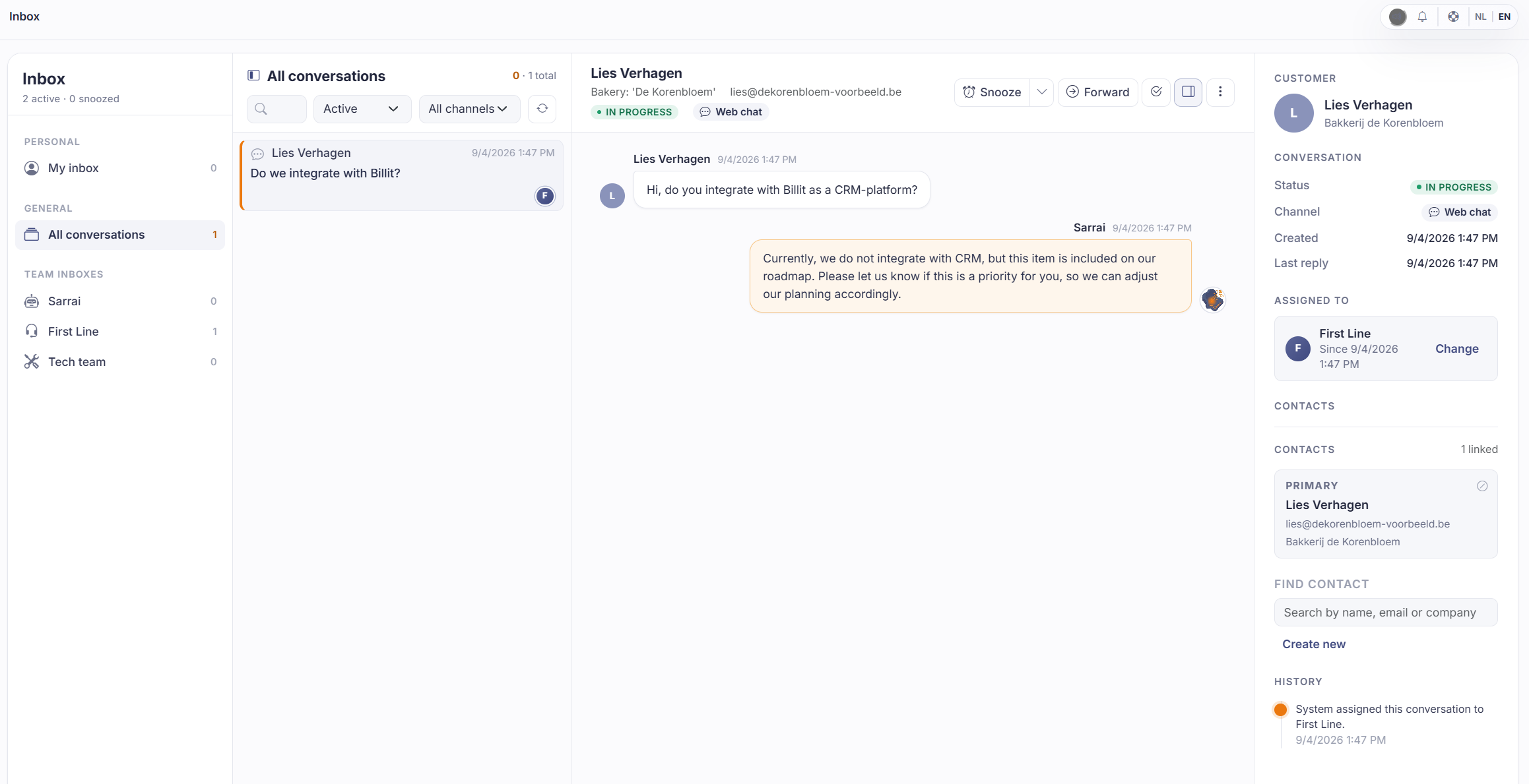 Een lopend gesprek in de inbox, met het contactpaneel ingevuld ernaast.